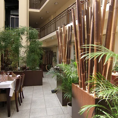 Отель Theresia 3*